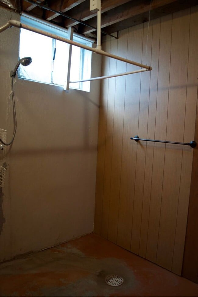 Building Photo - 3 Bedroom House Next To Columbia Regional Airport!