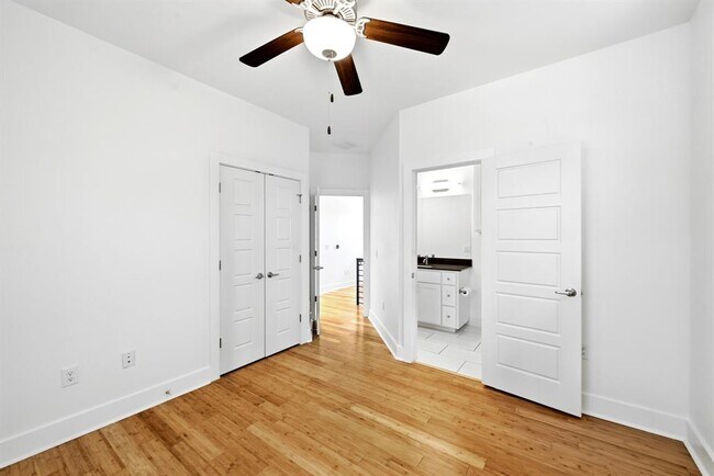 Building Photo - 6213 Felix Ave