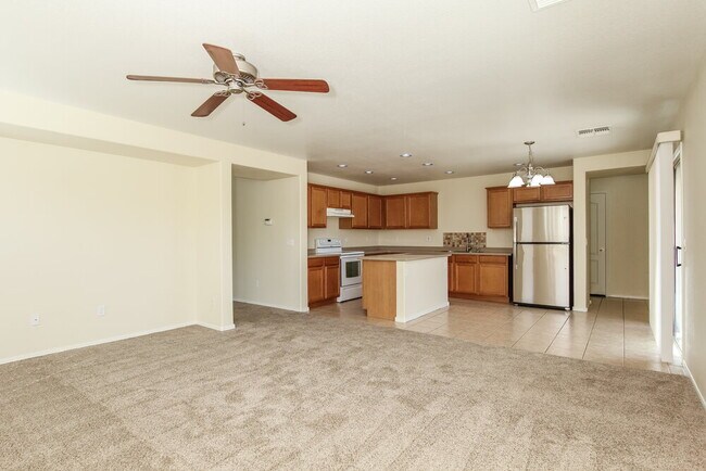 Building Photo - 1360 E Clifton Ave