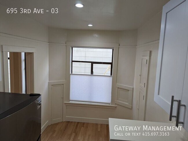 Building Photo - 695 3rd Ave