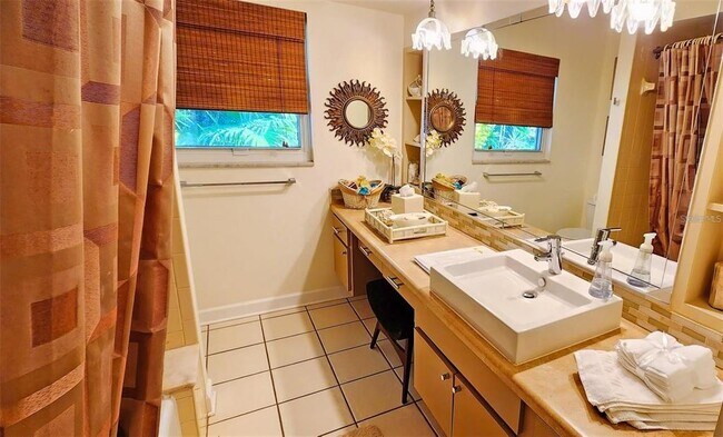 Building Photo - 329 Bernard Ave