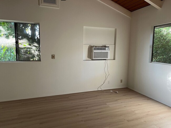 Building Photo - 5008 Mahinahina St