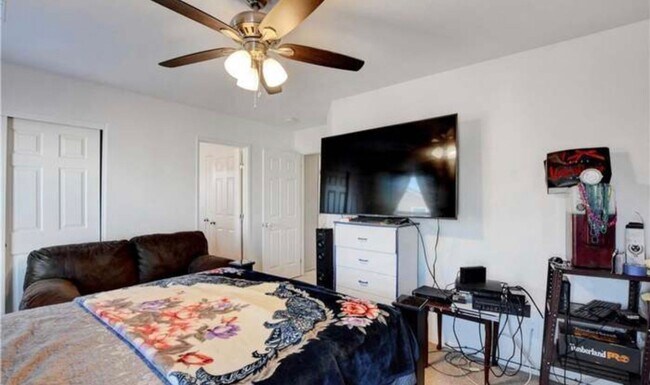 Building Photo - 4 Bed 3 Bath