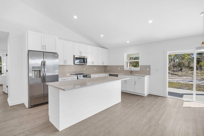 Building Photo - 706 S Brevard St