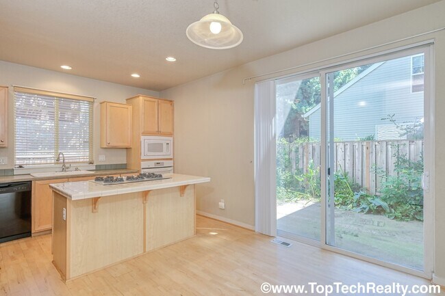 Building Photo - Delightful 3 Bed | 2.5 Bath Townhome | Beaverton | Minutes to Shopping, Dining & Parks | Prime Lo...