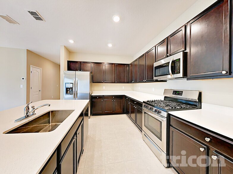 Building Photo - 155 Bloomfield Wy