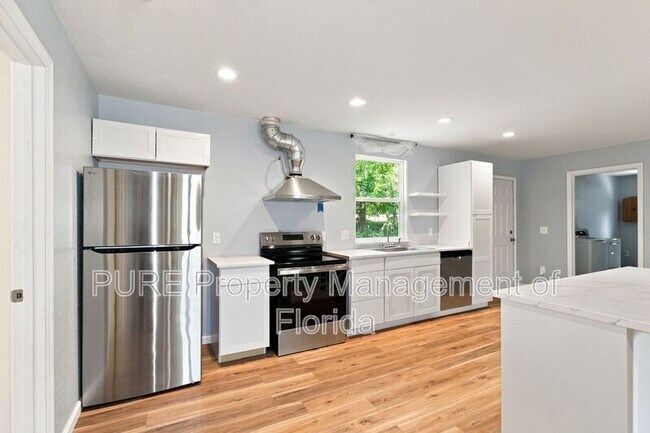 Building Photo - 11330 NE 66th Ln