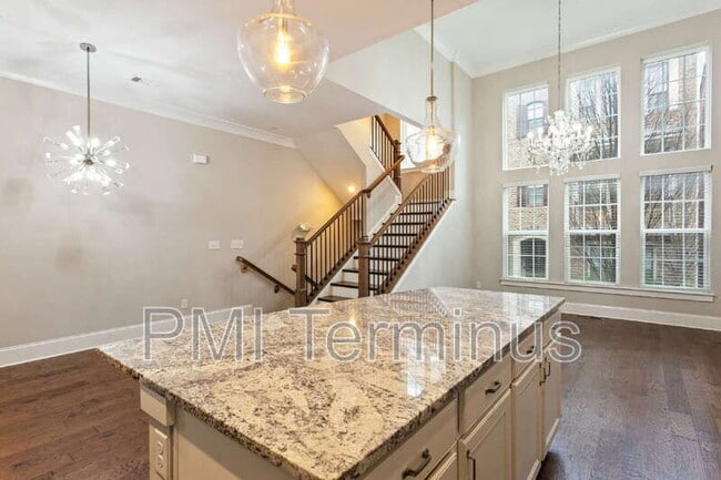 Building Photo - 609 Broadview Terrace NE