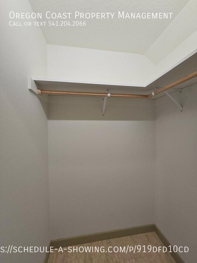 Building Photo - 471 Overlook Dr