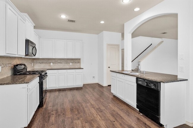 Building Photo - 2730 Donellan Dr