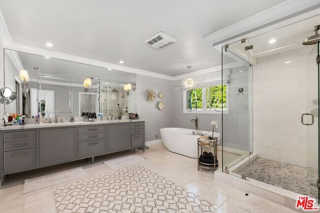 Building Photo - 2120 San Ysidro Dr