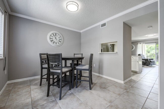 Building Photo - 603 Shorewood Dr