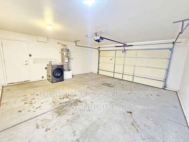 Building Photo - 600 San Lorenzo St