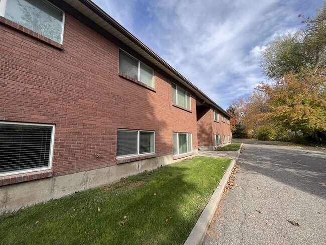 Building Photo - 4768 S Bonair St
