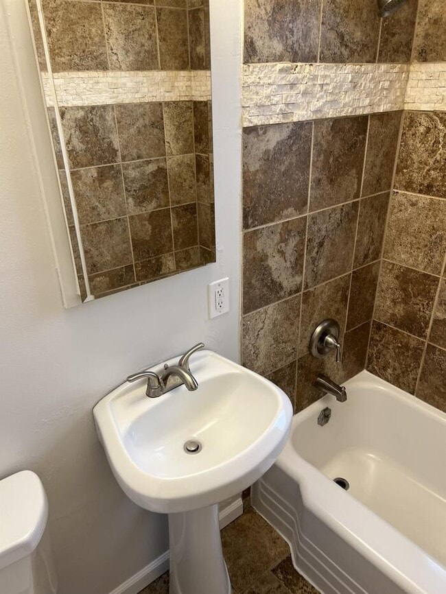 Building Photo - 100 S Kendall St