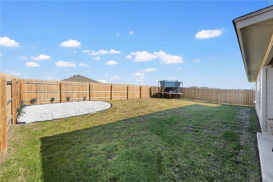 Building Photo - 7009 Llano Dr