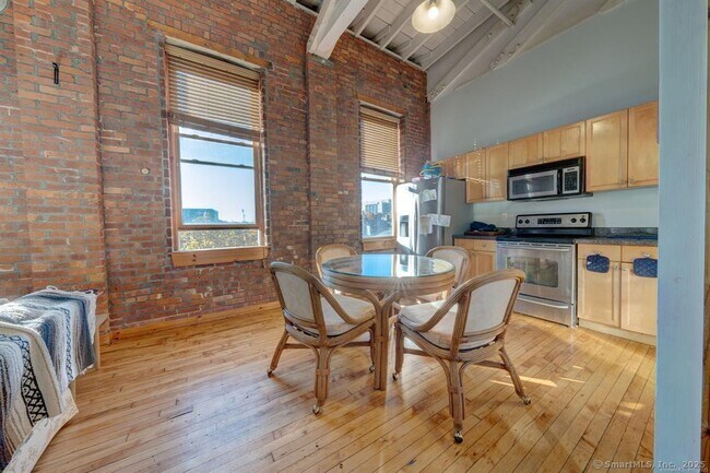 Building Photo - 325 Lafayette St