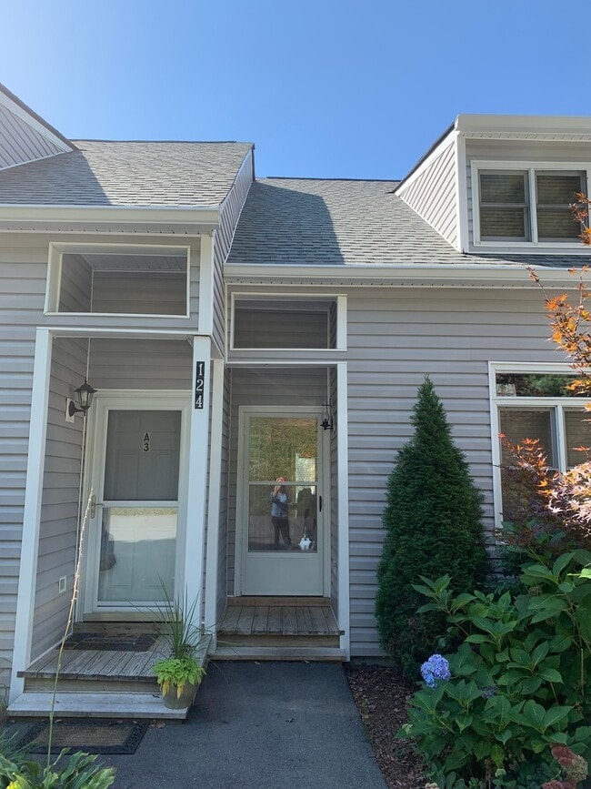 Building Photo - 2/2 Fully Furnished Condo in Willow Valley...