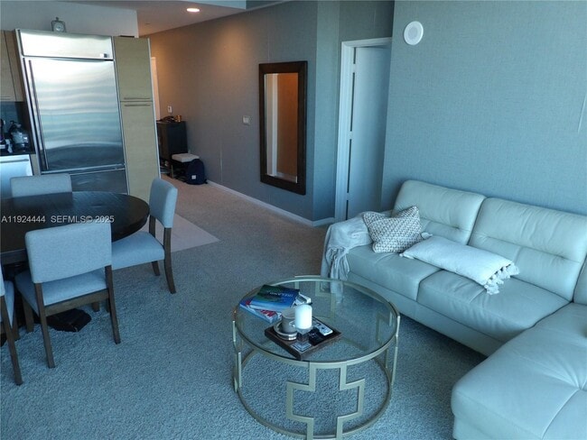 Primary Photo - 950 Brickell Bay Dr