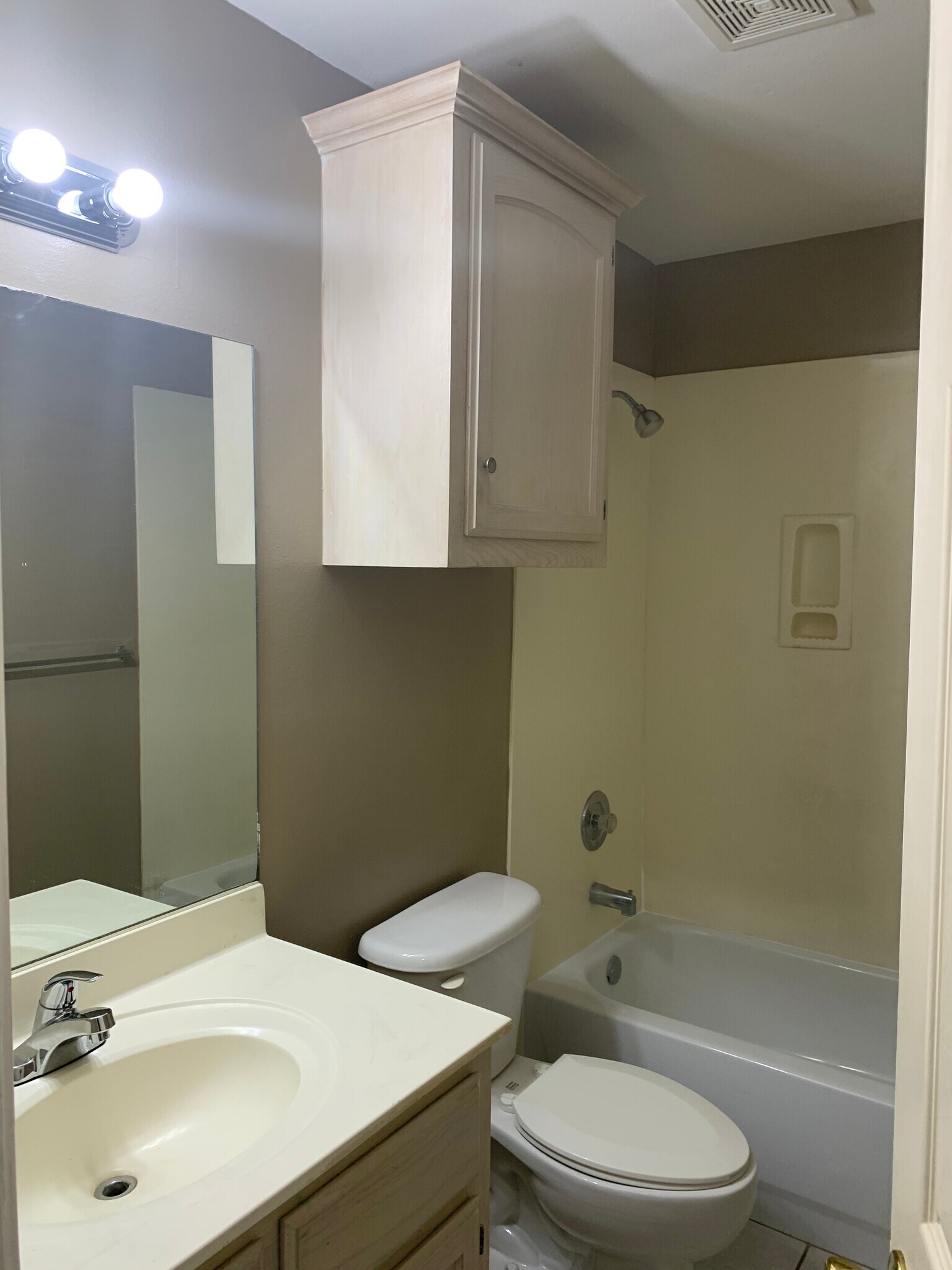 Building Photo - 1705 W Portales Dr