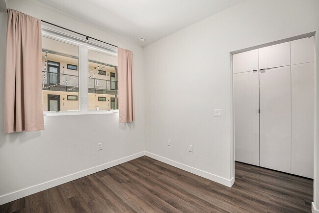 Building Photo - Centrally located 1 bedroom in the heart of Uptown!