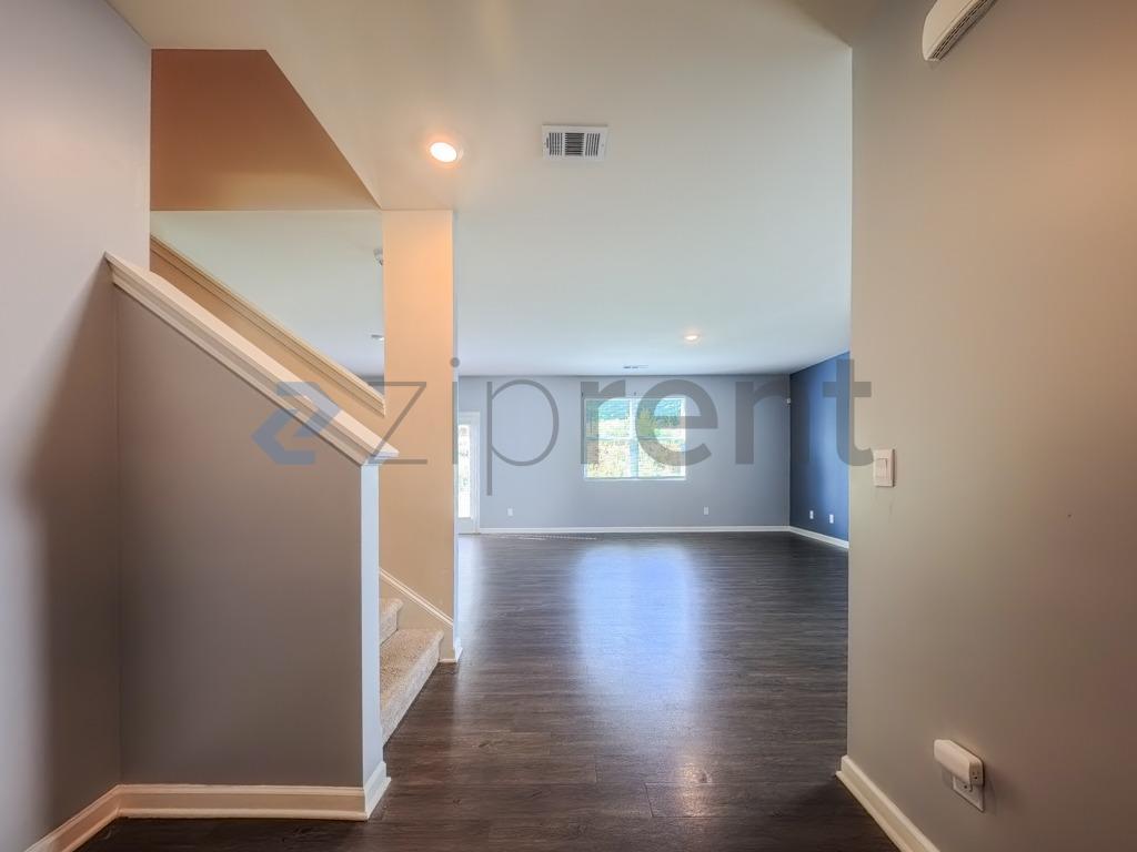 Building Photo - Unit