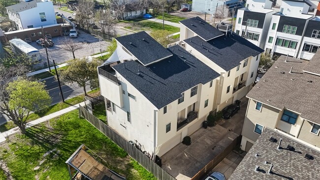 Building Photo - 2318 Emancipation Ave