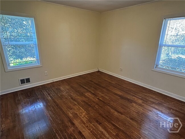 Building Photo - 190 Northcrest Dr