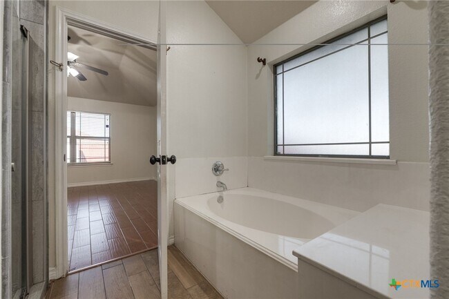 Building Photo - 4501 Chelsea Dr