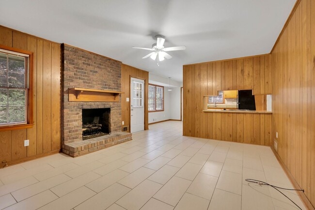 Building Photo - 5055 Cascade Rd
