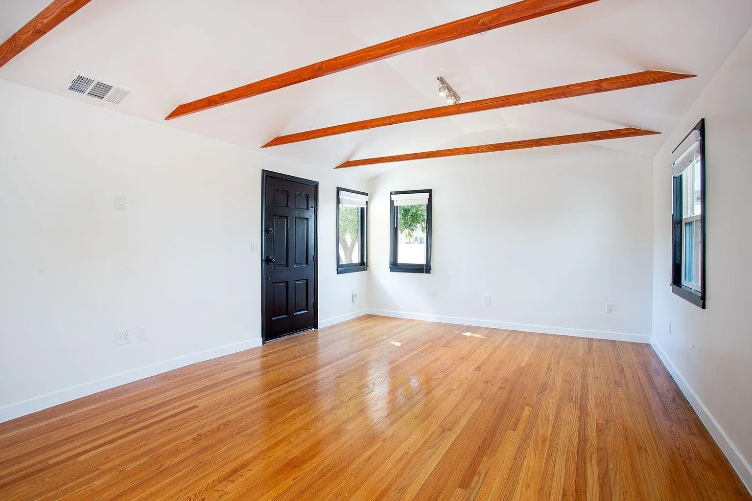 Building Photo - 2956 Finch St