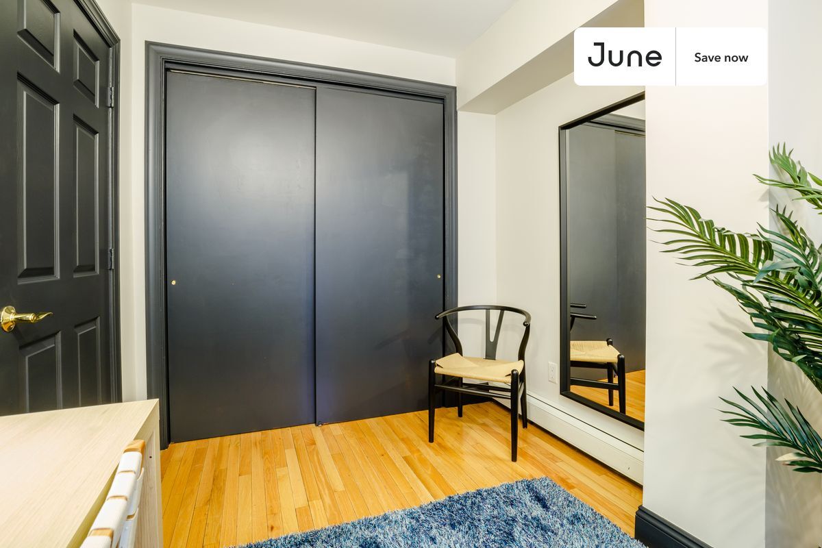 Building Photo - 356 W 39th St