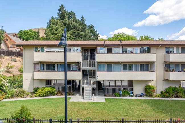 Building Photo - 2345 Paloma Ct