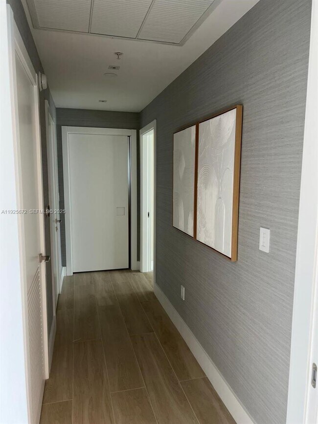 Building Photo - 31 SE 5th St