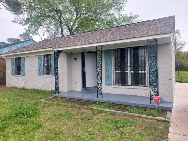 Building Photo - 797 Cavalier Dr