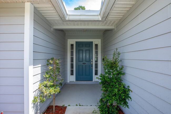 Building Photo - Stunning home in desirable neighborhood !
