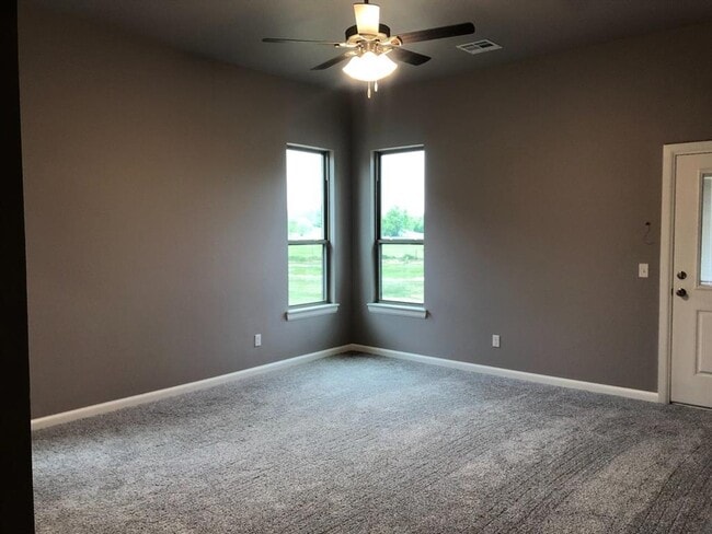 Building Photo - 1540 W Savannah Cir