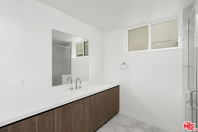 Building Photo - 6144 Whitsett Ave