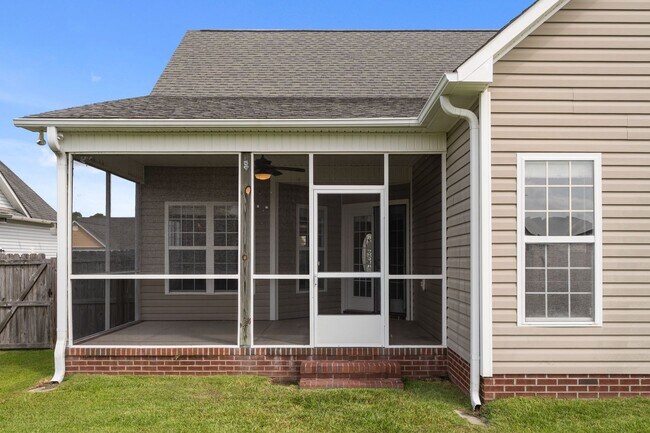 Building Photo - 115 Ravenscroft Way