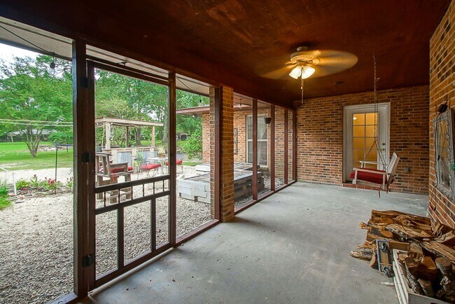 Building Photo - 12723 Pleasant Ridge Dr