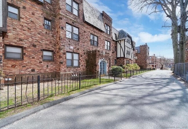 Primary Photo - 16 Townley St