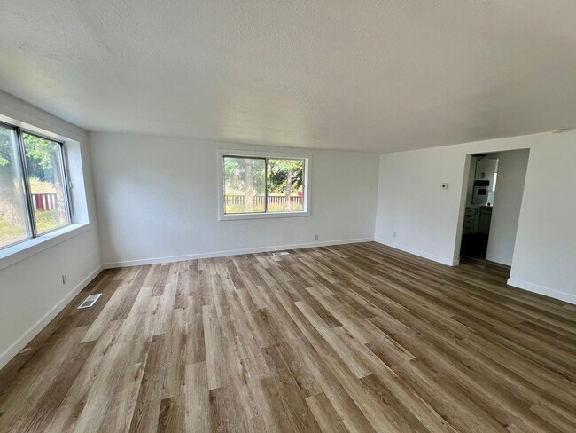 Building Photo - Spacious 4 Bed, 2 Bath Home for Rent in North Bend