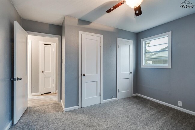 Building Photo - 523 W Inwood Dr