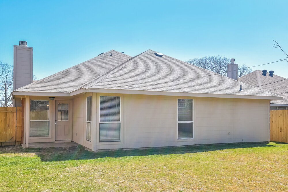 Building Photo - 717 Rockett Ln