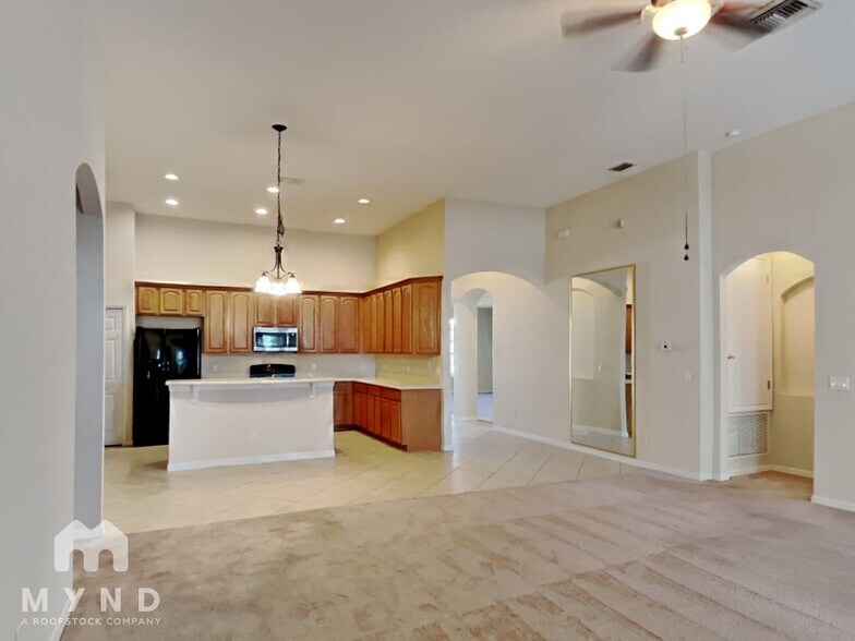 Building Photo - 927 Meadow Glade Dr