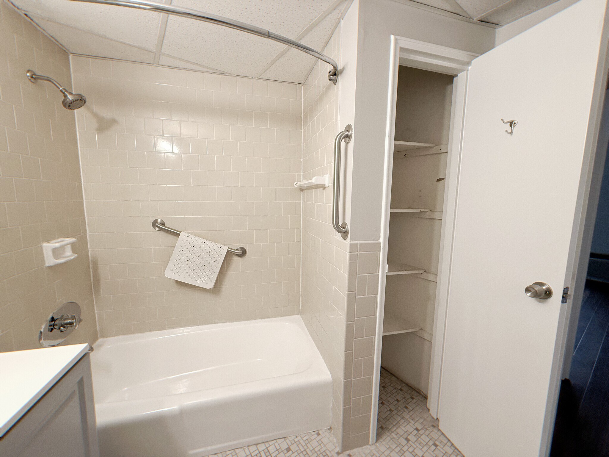 Building Photo - 147 Turner Rd