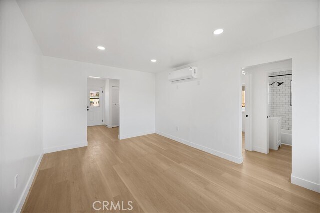 Building Photo - 15 Christina St