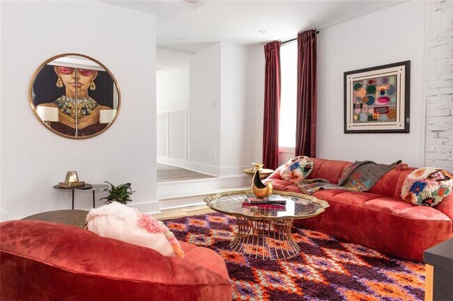 Building Photo - 724 Charles Allen Dr NE