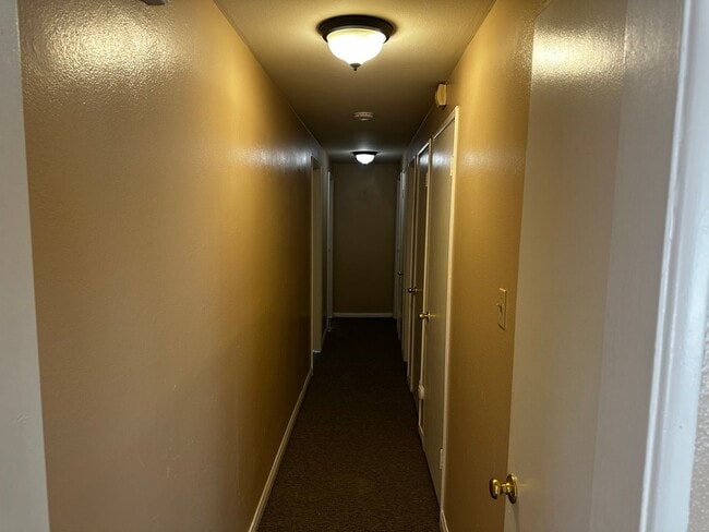 Building Photo - Riverside Home For Rent- 3 bedrooms!