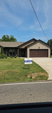 Building Photo - 3 Bedroom w/ Garage